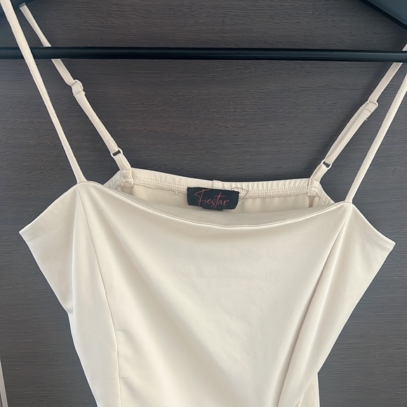 Mini cream dress with cinch waist size XS - Picture 3 of 3